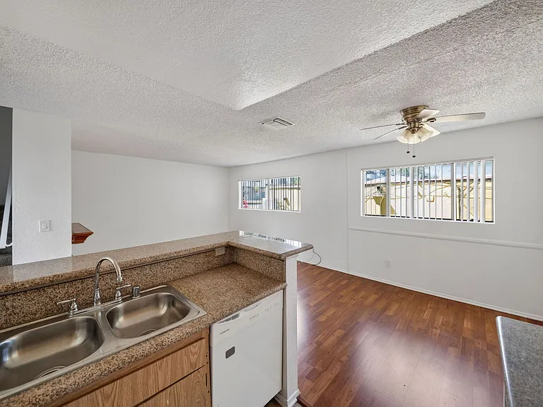 11312 Morrison St #11 — Photo 17