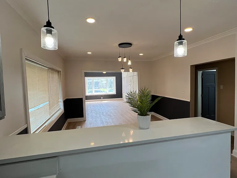 402 Lincoln St — Photo 13