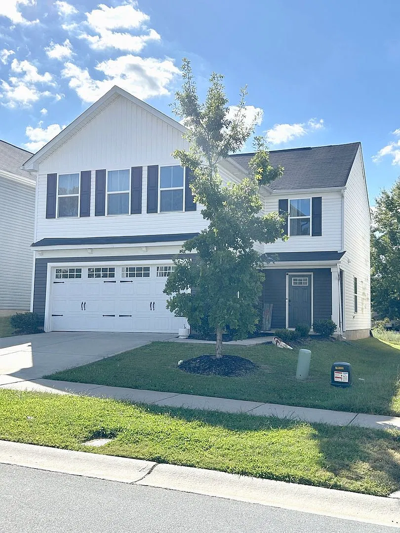 4 bed, 2.5 bath spacious 2-story home - Oversized bedrooms, washer/dryer included — Photo 2