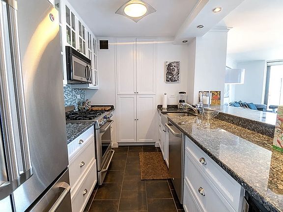 4th image of 40 E 94th St #15DE