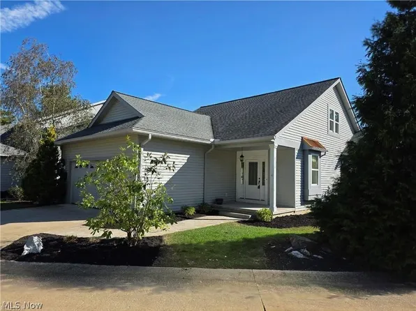 1061 Wycliff Ln, Akron, OH 44313