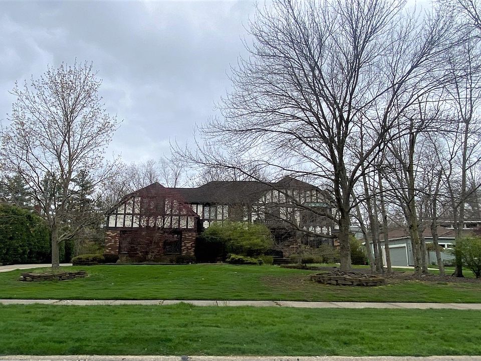 6868 Creekwood Ln, Mayfield Village, OH 44143 | Zillow