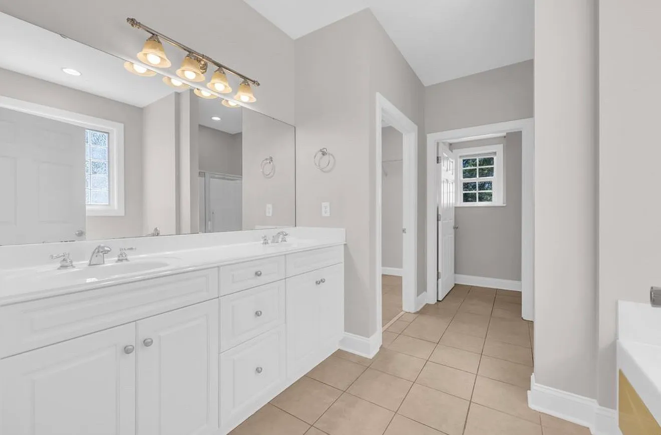 6 bed, 3094 sqft, $3,500 — Photo 4