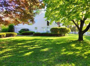 20 Hampton Village Dr, Granby, CT 06035