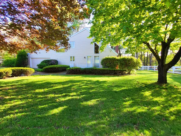 20 Hampton Village Drive, Granby, CT 06035