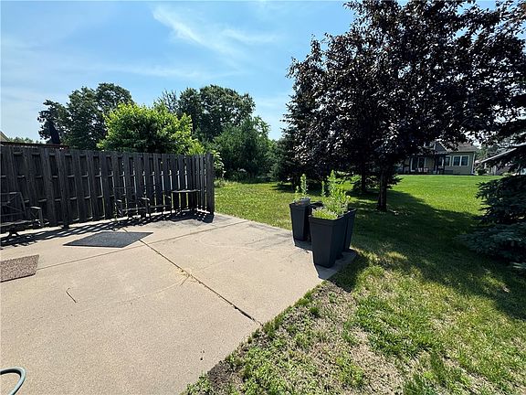 3rd image of 2517 Avery Lane