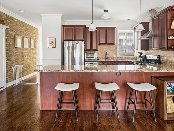 3rd image of 5217 N Winthrop Ave APT 3S