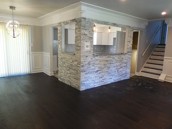 4th image of 4760 189th St