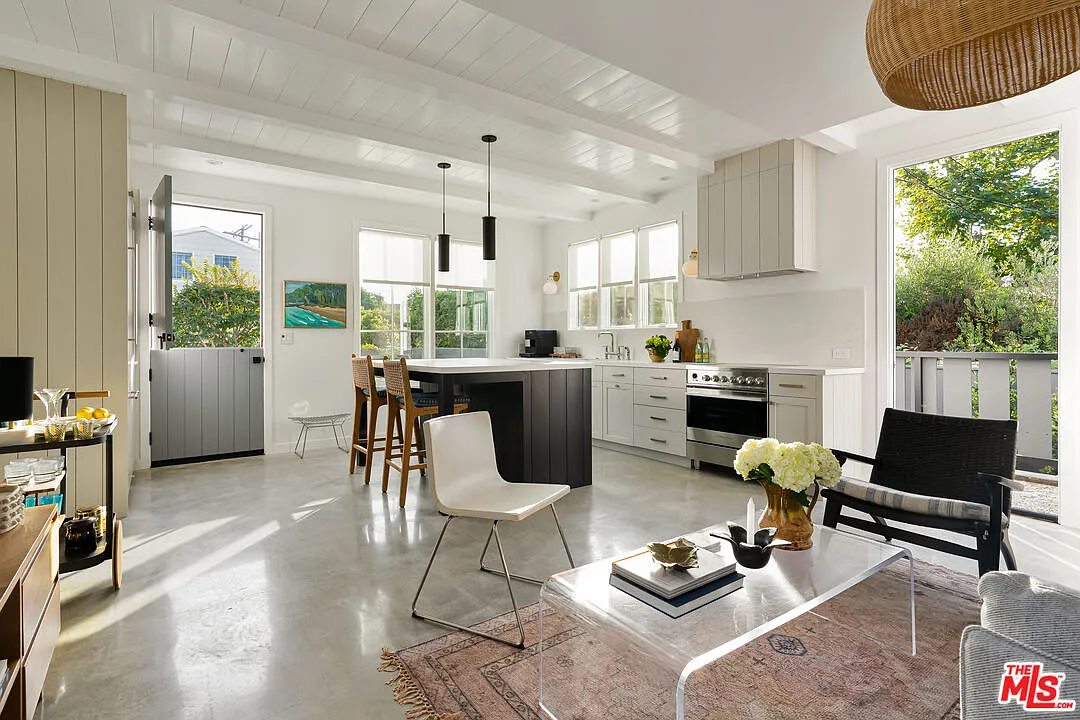1 bed, 1.5 bath, 1008 sqft, $7,500 — Photo 1