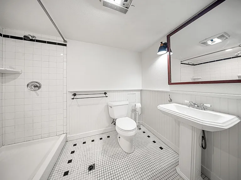 1611 E Spring St #B — Photo 10