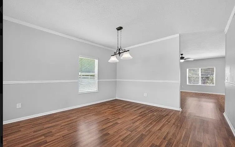 112 Kildrummy Ct — Photo 9