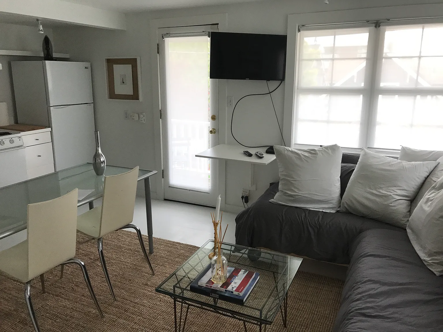 1 bed, 400 sqft, $2,200 — Photo 1