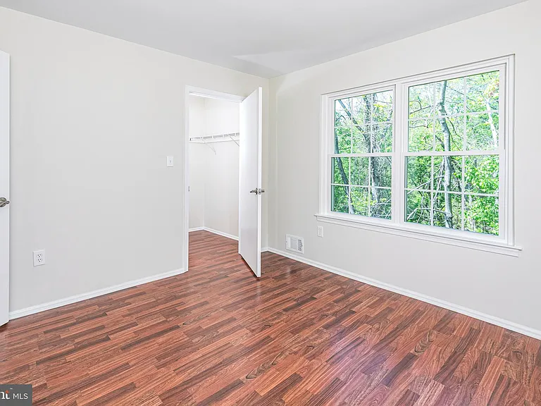 56 Barberry Ct — Photo 11