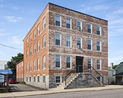 40 Pearl St Photo 1