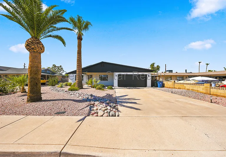 2162 E Concorda Dr — Photo 1