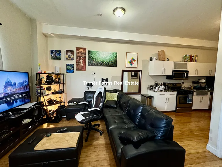 47 Orleans St — Photo 3