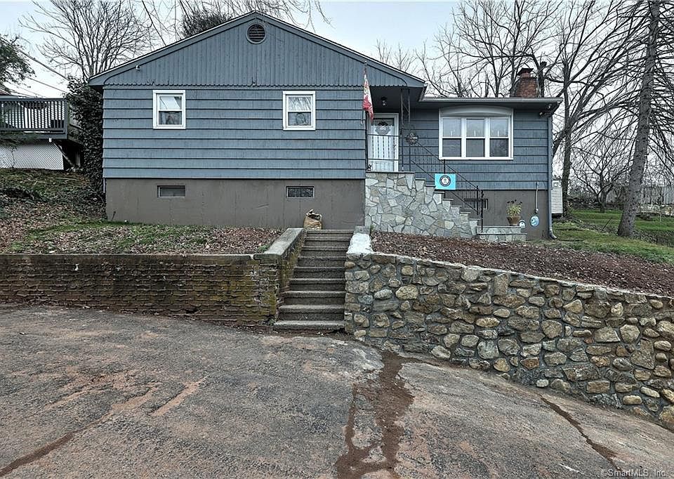 1st image of 125 Florence St