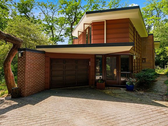 4th image of 1003 Oak Way