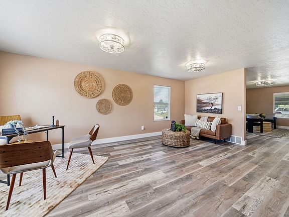5th image of 2059 E Hickock Way