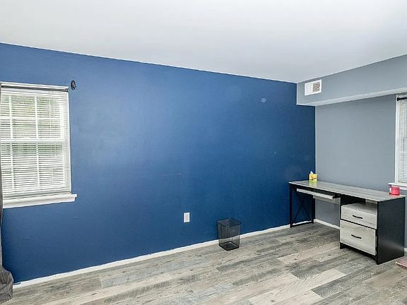 5th image of 1821 Valley Dr #B2