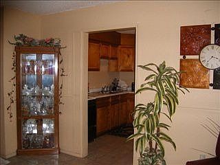 4th image of 2640 Redwood Dr