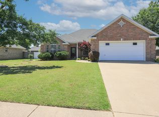 614 Leisure Ln, Bentonville, AR 72712