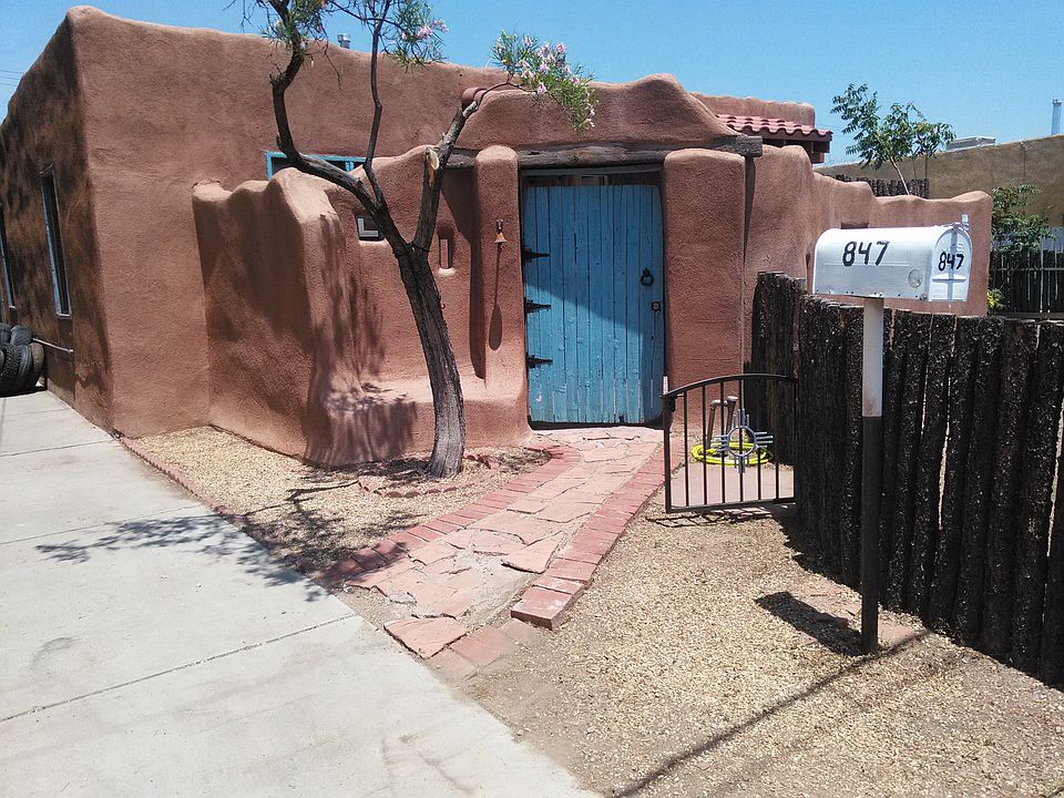 Front entrance to Court Yard