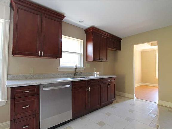 5th image of 22 N Oakridge Ct
