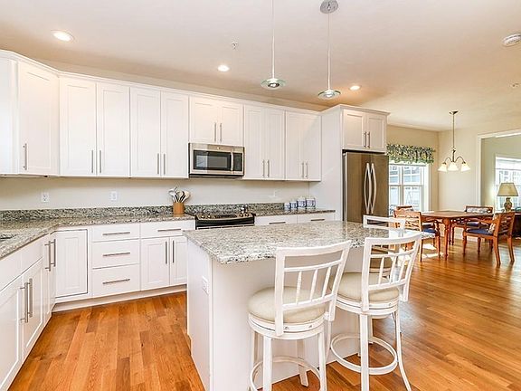 5th image of 7 Riverstone Dr #61