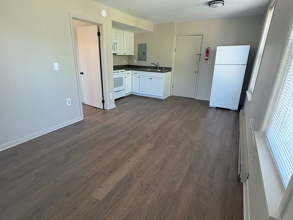 211 Spring St #3