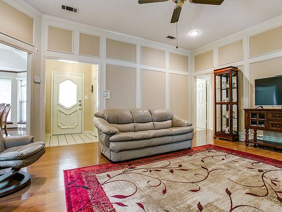 4th image of 925 Whitney Ct