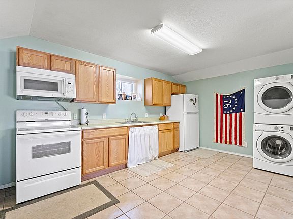 5th image of 3370 N Skinner Lake Dr W