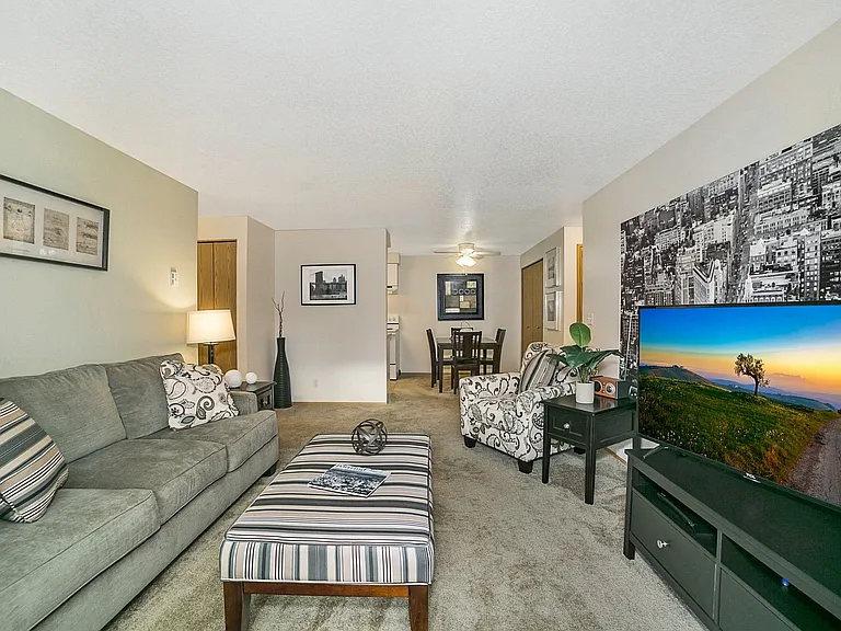 The Heights Apartments — Photo 34