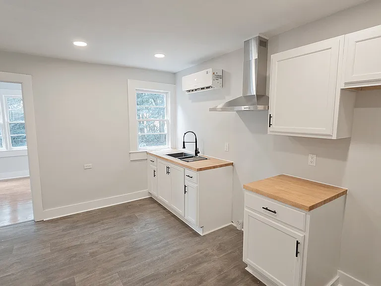 338 S Locust Ave — Photo 6