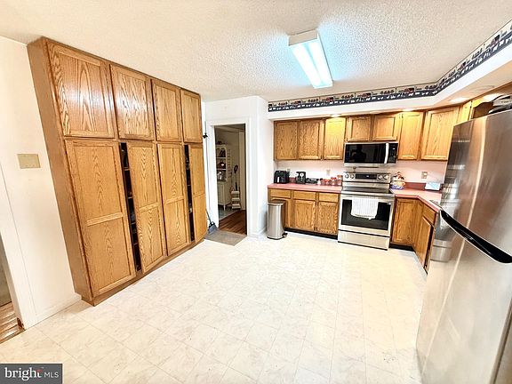 5th image of 30772 River Rd