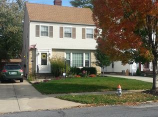 3655 Grosvenor Rd, Cleveland Heights, OH 44118