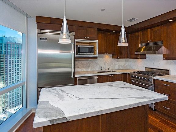 4th image of 1 Renaissance Sq Unit V5g