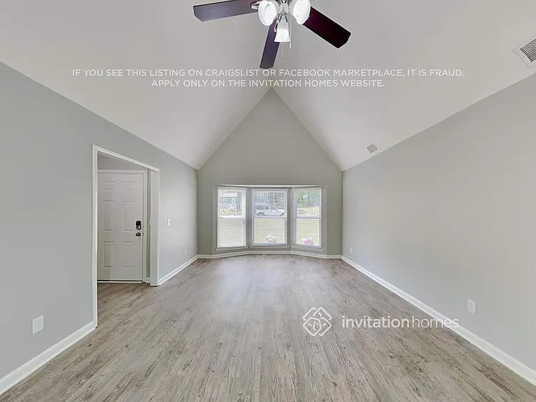 3363 Hollyridge Trl SW — Photo 3