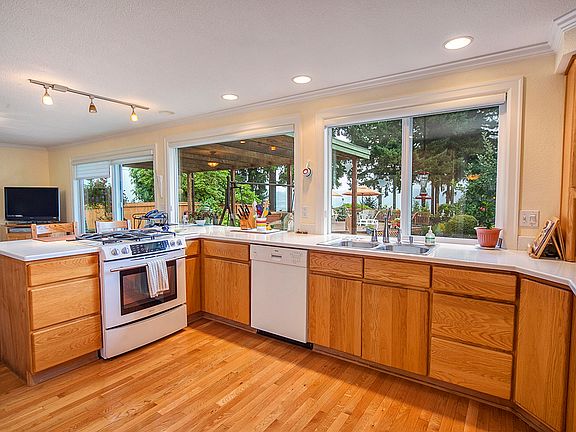 5th image of 2213 126th Avenue Ct E