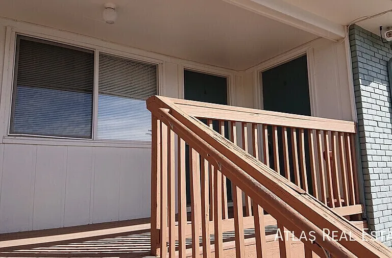 920 Bishop Ct #B — Photo 7