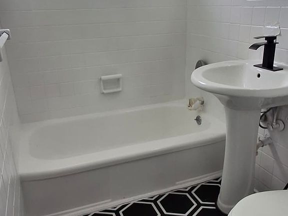 5th image of 7300 Harding Ave #6