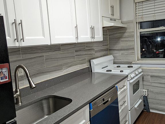 2nd image of 24722 76th Ave 2nd-fl 2