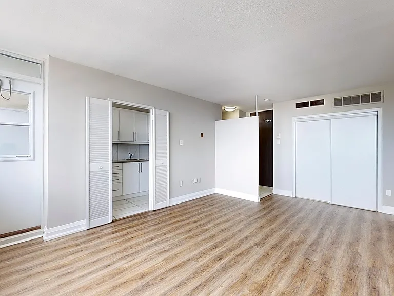 40 Pleasant Blvd — Photo 23