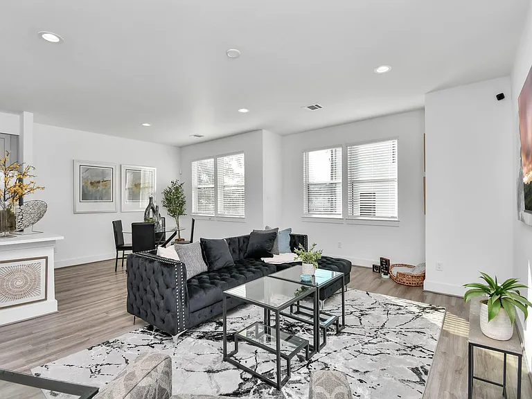 9029 Laverne Oak Ln — Photo 23
