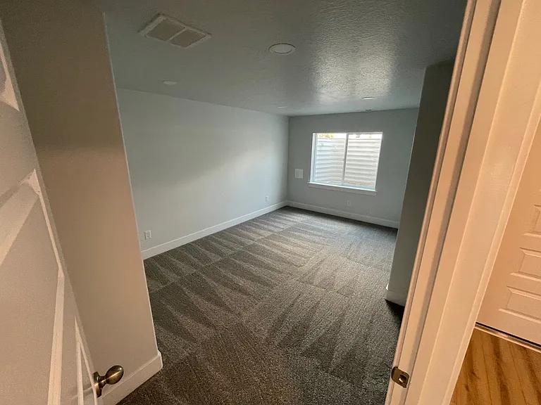 946 N Olson Dr #BASEMENT — Photo 8