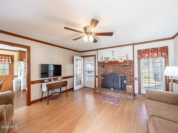 4th image of 2410 Saint John Drive SW