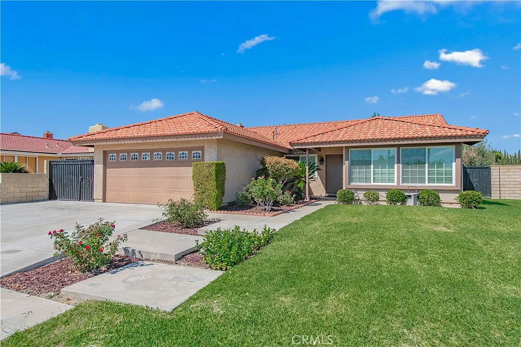 3 bed, 1476 sqft, $4,350 — Photo 1