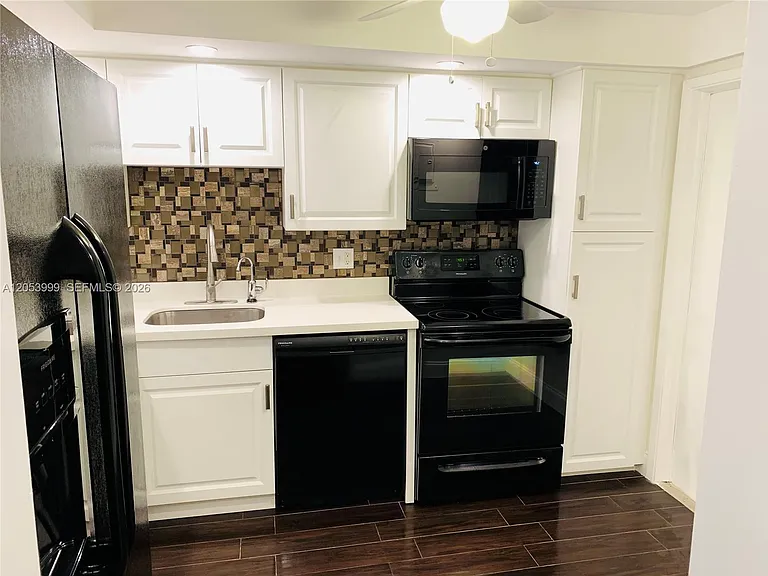 2850 N Palm Aire Dr #404 — Photo 31
