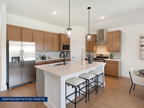 4th image of 312 Arches Dr