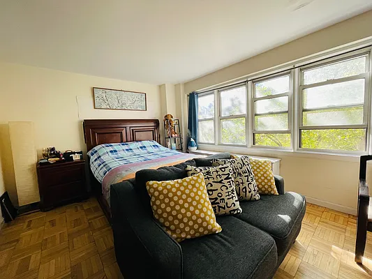 Rented by Chase Global Realty Corp | media 6